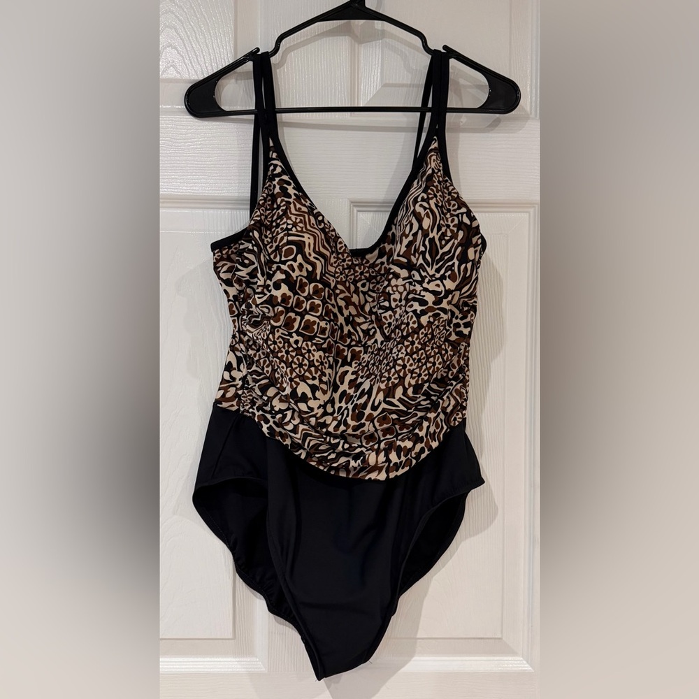 Trimshaper Size 18 Leopard Animal Print Black One Piece Swimsuit Beach Vacation - Picture 1 of 6